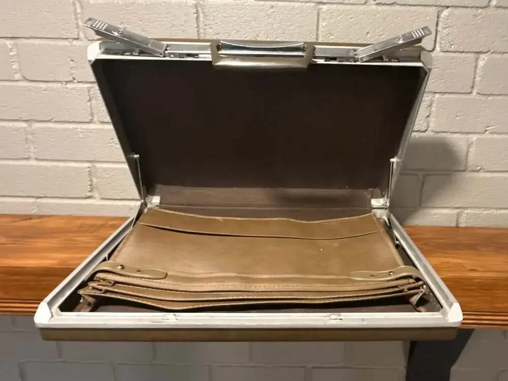 Vintage Samsonite Brown Hardshell Executive Briefcase Attache